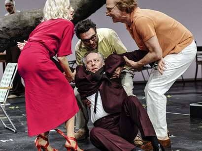 Die möwe (the seagull). Courtesy of the Schaubühne am Lehniner Platz