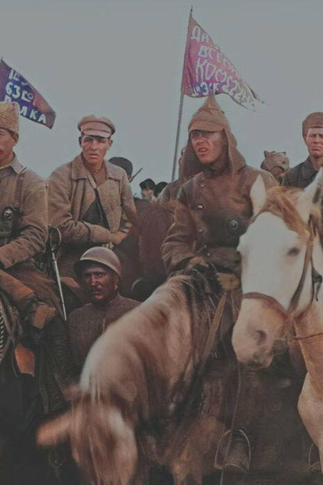 Soldaten der „Roten Reiterarmee“ mit ihren Pferden, Aufnahme um 1920