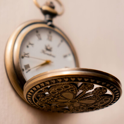 Da literatura primitiva à contemporânea, este texto oferece uma jornada emocionante pela história da escrita e da imaginação