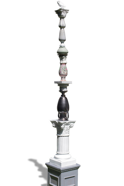 Luca Freschi, Cariatide 03 (Civetta), 2019, terracotta ceramica e legno, cm 44x44x390