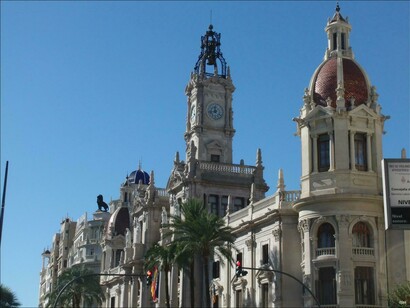 El Ayuntamiento, desde un lateral