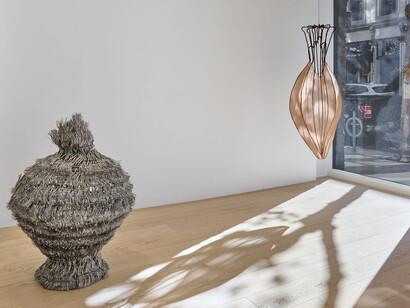 Peter Young and Maren Hassinger, Forms unbound, exhibition view. Courtesy of Gallery Wendi Norris