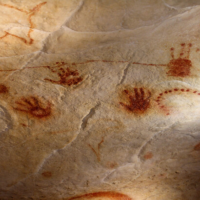 Mani della grotta di Chauvet, pitture rupestri dal film di Herzog, Vallon-Pont-d'Arc, Francia
