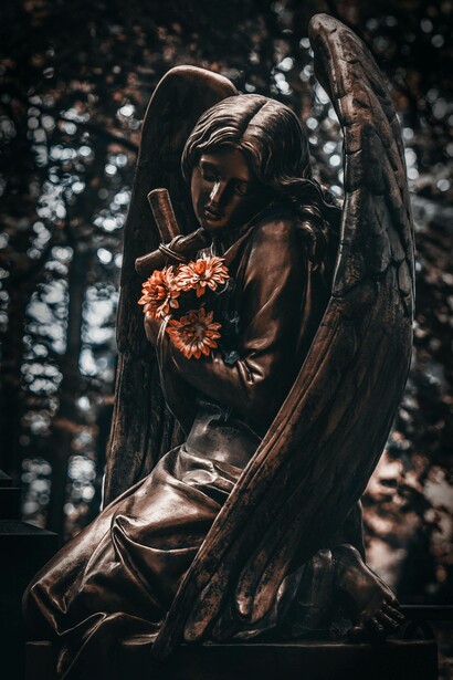 Statua in un cimitero a San Pietroburgo, in Russia