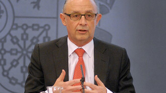 Cristóbal Montoro, ministro de Hacienda, está en el punto de mira