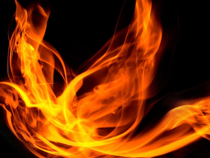 La parola incendiare deriva dal verbo latino "candēre" che significava bruciare