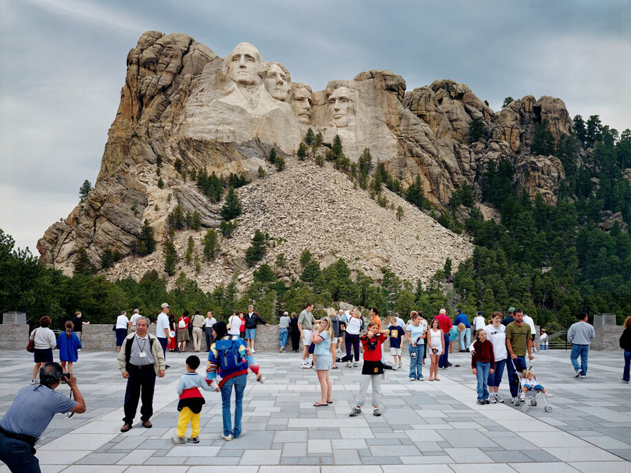 Doug Hall, Mount Rushmore, 2004 ©Doug Hall/Courtesy of Bonni Benrubi Gallery, NYC