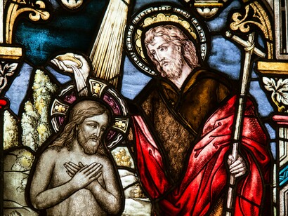Um exemplo é a queda da religião romana, devido à ascensão do cristianismo e aceitação por parte dos imperadores, pela vontade de se manter no poder. O que nos leva a questionar qual é a verdadeira moralidade e até onde nós fomos manipulados?