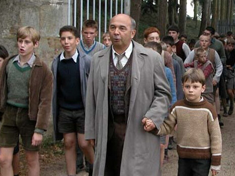 Clement Mathieu, sorvegliante dell’istituto Fond de l’étang e i giovani allievi