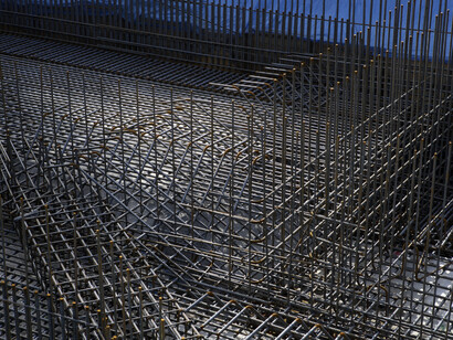 Rebar arrangement of concrete foundation © Masaya Yoshimura/NACASA & PARTNERS, Inc.