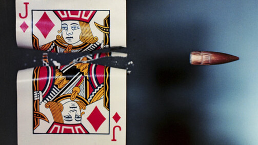 Cutting the Card Quickly! Harold Edgerton (1903-1990)1964 (Print 1977)USADye Transfer Print27,8 x 35 cm