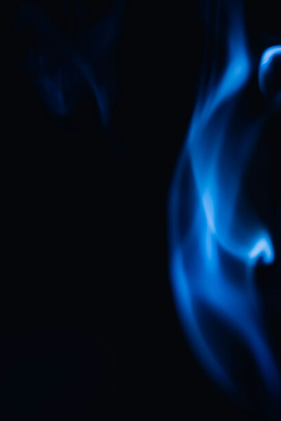 Fiamma blu, immagine astratta simboleggiante l'anima