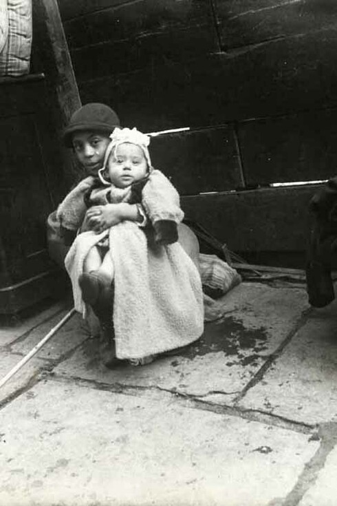 ‘Minding the Baby,’ 1892 © Jacob Riis / Museum of the City of New York