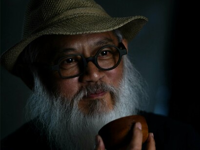 Visões cíclicas da história são encontradas na maior parte dos povos, como os hindus que apontavam para a criação do mundo pelo deus Brahma, um ciclo de 4 fases no qual a existência teria a entrada de cada vez mais mal, até ser destruída pelo deus Shiva antes de ficar completamente corrompida. O processo todo duraria “Um dia divino”, no dia seguinte os deuses reiniciavam o processo