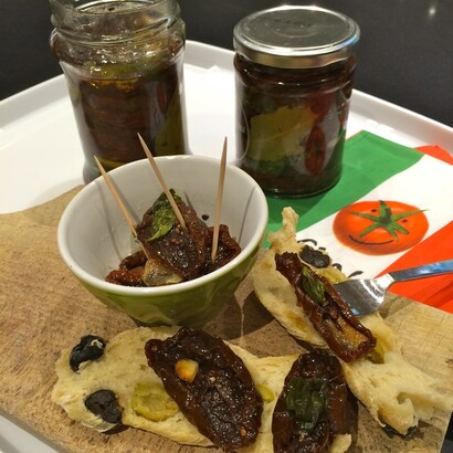 Tomates séchées confites au basilic, à la sauge et à l'ail