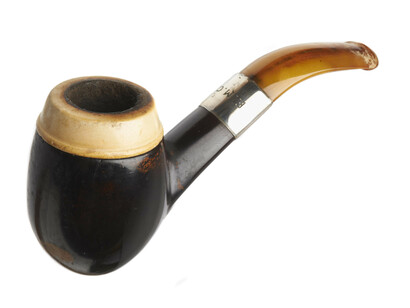 Black and cream pipe, © Museum of London