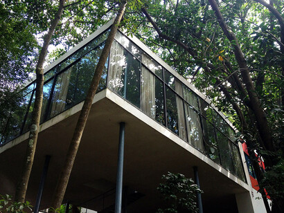 Casa de Vidro, obra da arquiteta Lina Bo Bardi, localizada no bairro Morumbi, zona sul da capital de São Paulo, Brasil 