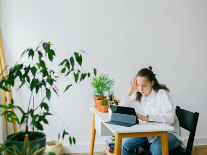 Tecnologia e scuola. Infatti, nelle scuole svedesi sono tornati libri di carta, quaderni e penne che un tempo erano la norma