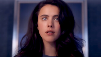 Margaret Qualley as Sue in Substance, the younger, polished alter ego that turns beauty into a haunting split identity