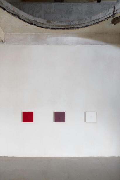 Marià Serra Riera, [Into the veil], exhibition view. Courtesy of Axel Vervoordt Gallery