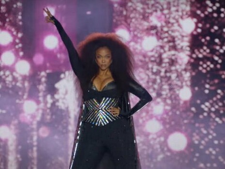 Tyra Banks, one of the original angels, returned to the Victoria's Secret Fashion Show after almost 20 years to close the runway