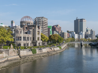 Cúpula de la bomba atómica y el rio Motoyaso, vista del noroeste de Hiroshima, Japon