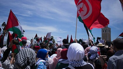 Tunisia, proteste della popolazione. Già dal 1998 la Tunisia è stato uno dei paesi mediterranei maggiormente gradito dalla Comunità Economica Europea prima e dall’Unione Europea dopo ed ha rappresentato un trait d’union tra l’Europa e il mondo arabo