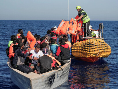 Flux migratoires. Les migrants sont des personnes qui arrivent en demandant l'asile politique, parce qu'elles fuient des pays où leur vie est en danger 