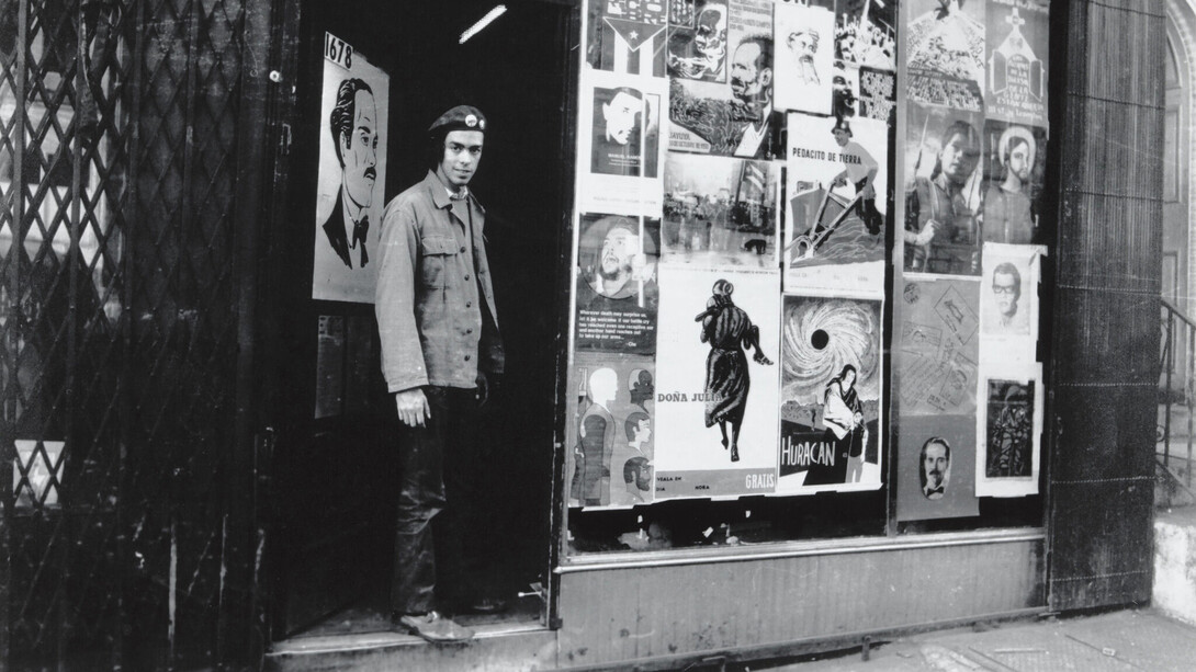 Hiram Maristany, Juan Gonzalez, minister of education of the Young Lords, at original storefront office headquarters, 1969. Cortesía del Whitney Museum