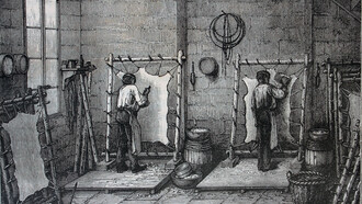 Ilustración extraída de «Las maravillas de la industria» (1873) que muestra el proceso de lavado y lijado del pergamino