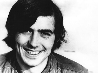 Un Nobel para Joan Manuel Serrat haría justicia a la riqueza de sus composiciones propias, entre las cuales muchos «serrateros» tienen como preferida a Mediterráneo (1971), tema central del álbum del mismo nombre