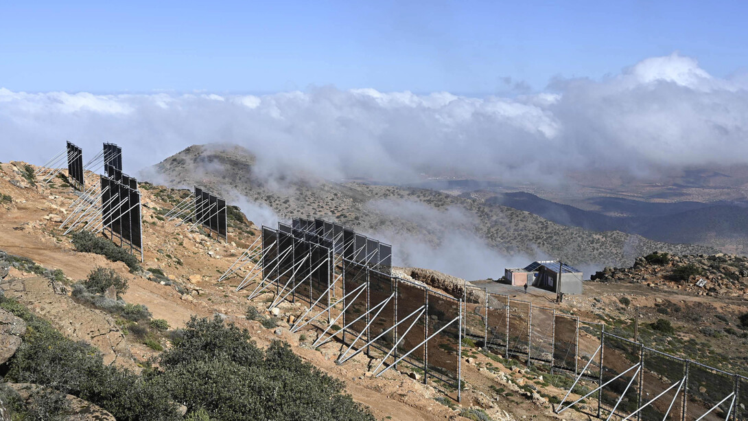 Peter Trautwein (Aqualonis GmbH), WasserStiftung, Cloudfisher, Mount Boutmezguida, 
Morocco, 2016-ongoing. Courtesy of Museum für Gestaltung 