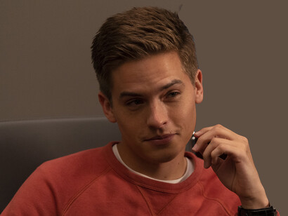 El actor Dylan Sprouse interpreta a Trevor, el nuevo compañero de Tessa en la Editorial Vance. Foto: Diamond Films