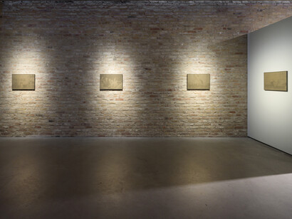 Ersan Mondtag, Asbest, exhibition view. Courtesy of König Galerie