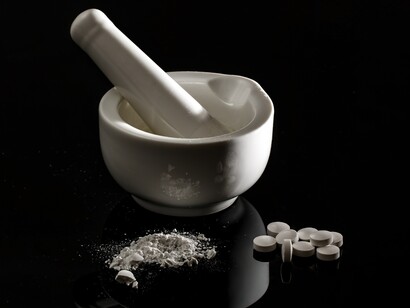 Oscuros intereses rigen detrás de la creación, comercialización y distribución de los medicamentos