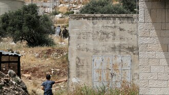 L'attuale conflitto tra Israele e Palestina è caratterizzato da intensi scontri militari, soprattutto tra le forze israeliane e il gruppo armato palestinese Hamas, che hanno provocato centinaia di vittime civili su entrambe le parti