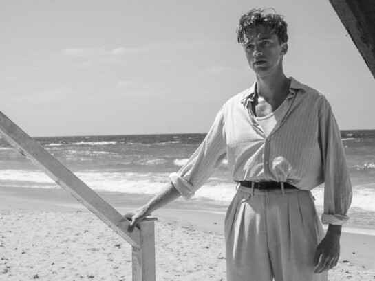 Benjamin Voisin è Meursault in una scena del film "Lo straniero" diretto da François Ozon tratto dall'omonimo romanzo di Albert Camus