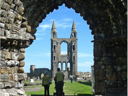 St. Andrews. Entrée du cimetière à côté de l'ancienne cathédrale