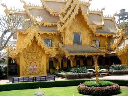 Chiang Rai, Tailandia. Edificio adyacente al Templo Blanco