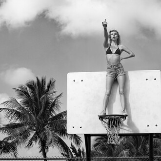 Olaf Heine, Brittan Byrd (detail), Pupukea, Oahu, 2020. Courtesy of the artist and Camera Work Gallery