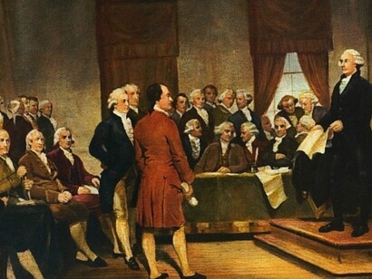 Los padres fundadores de EEUU traicionaron el espíritu mismo de la Declaración cuando, en la Convención de Filadelfia (1787), instauraron un régimen que le garantiza a los poderosos el control del Congreso, y hace del dinero el argumento decisivo en la elección presidencial