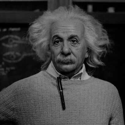 As ondulações na curvatura do espaço-tempo, de acordo com a Teoria da Relatividade Geral, viajam na velocidade da luz