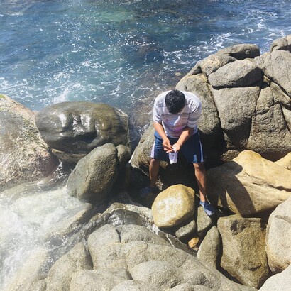 La raccolta del liquido che il mollusco marino secerne dalla ghiandola ipobranchiale