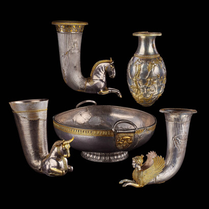 Plats et coupes de festin du roi Cotys Ier, Âge du fer, 350-300 AEC. Avec l’aimable autorisation du Musée régional d’histoire, Roussé et le Musée canadien de l’histoire