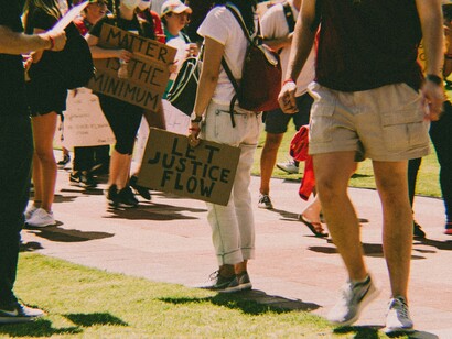 Protestanti. Manifestanti durante una protesta pacifica