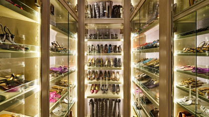 Le nostre scarpiere sono zeppe di calzature ma sembra che a noi non bastino mai 