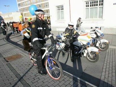 Police use also bycicles in Iceland 