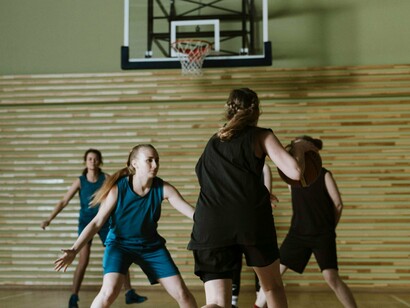 Jogo de basquete. Com uma carreira brilhante no basquete, a atleta, que prefere ser chamada simplesmente de integrante da seleção brasileira master, acumula títulos expressivos, como os vice-campeonatos mundial e panamericano