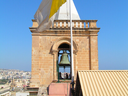 Malta possui mais de 365 igrejas que simbolizam a profunda religiosidade do país, refletindo a história do catolicismo através de suas construções