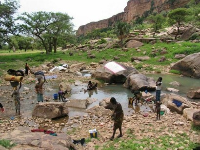 Raccolta d'acqua. Foto di Giovanni Sacchetti